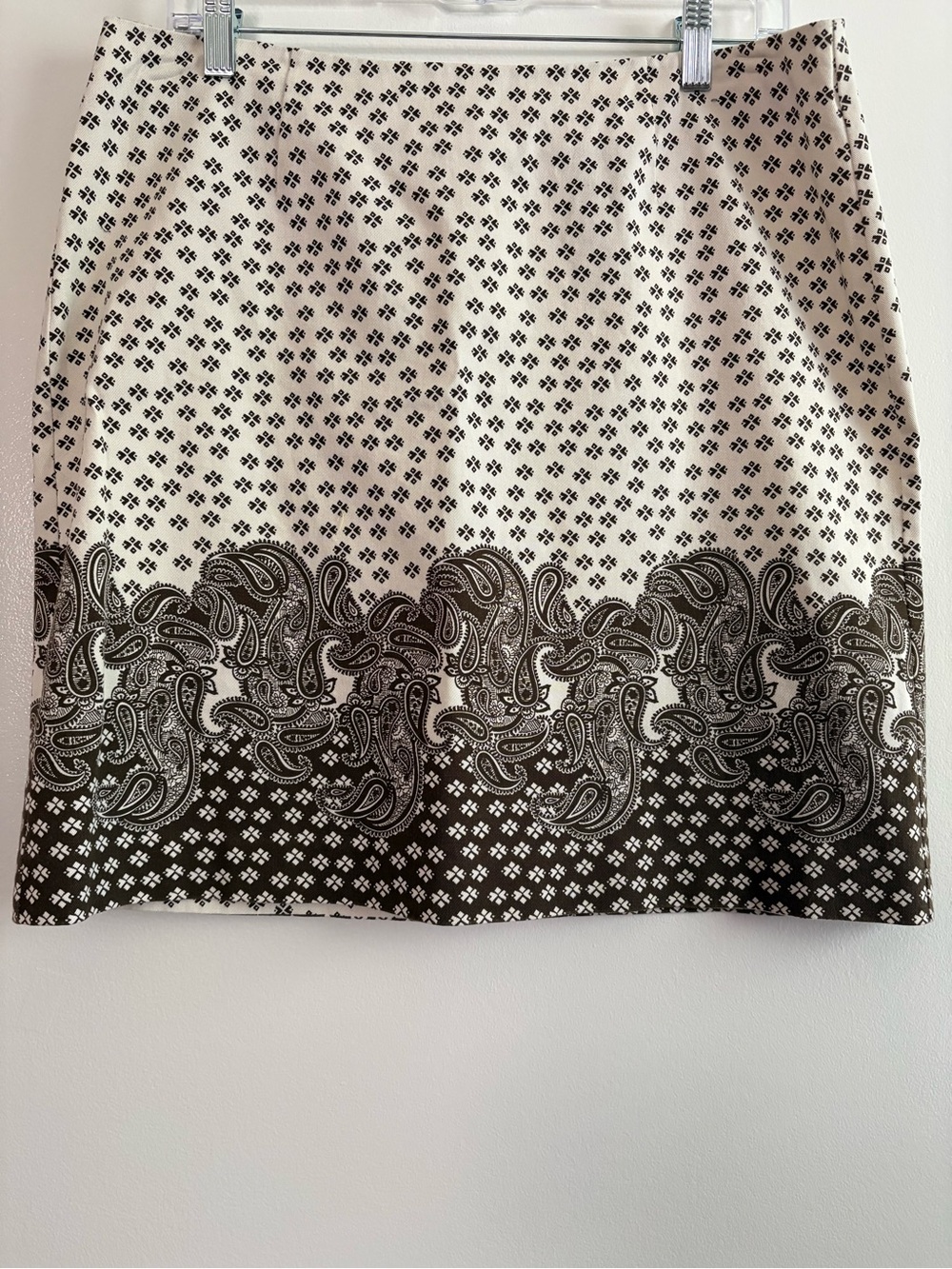 Geoffrey Beene Sport Stretch Paisley Mini Cream/Brown Skirt Size 10